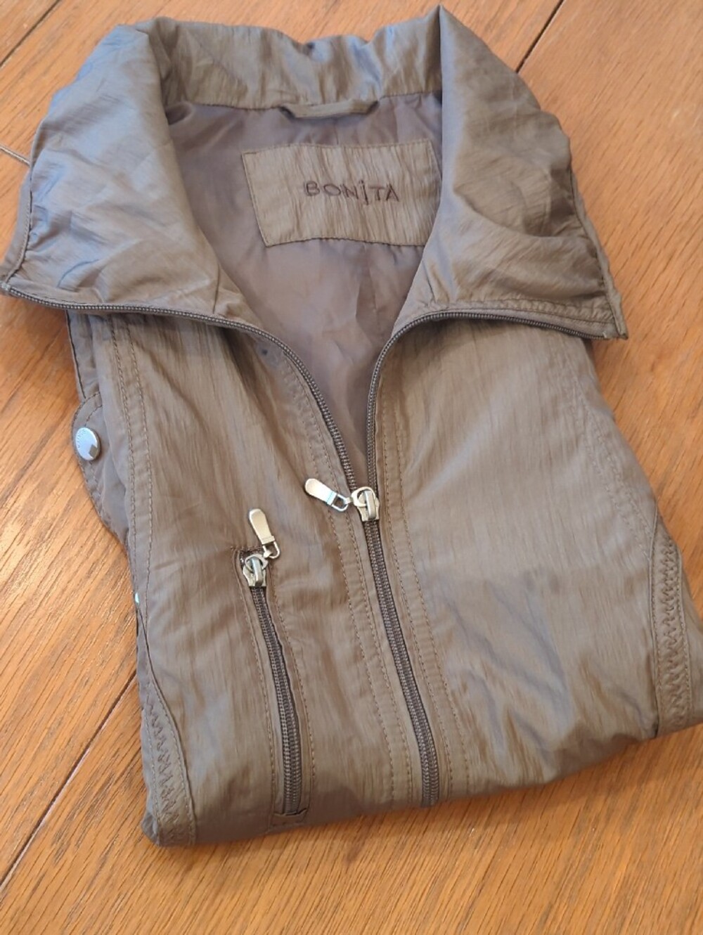 Bonita Women's Brown Lightweight Zip-Front Vest - Picture 8 of 8